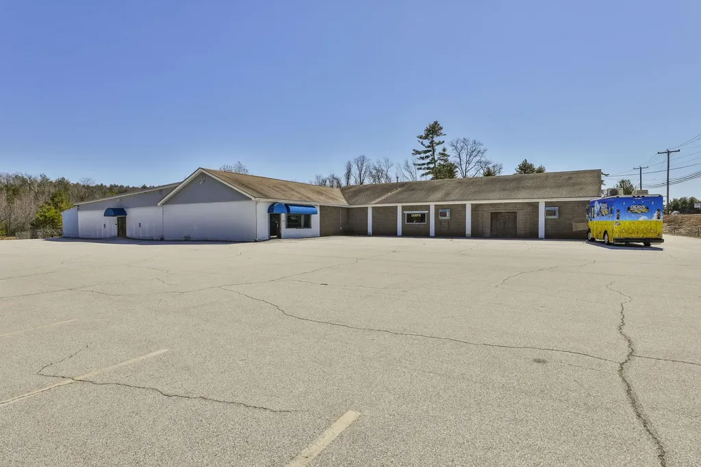 1371 Hooksett Road Hooksett NH 03106