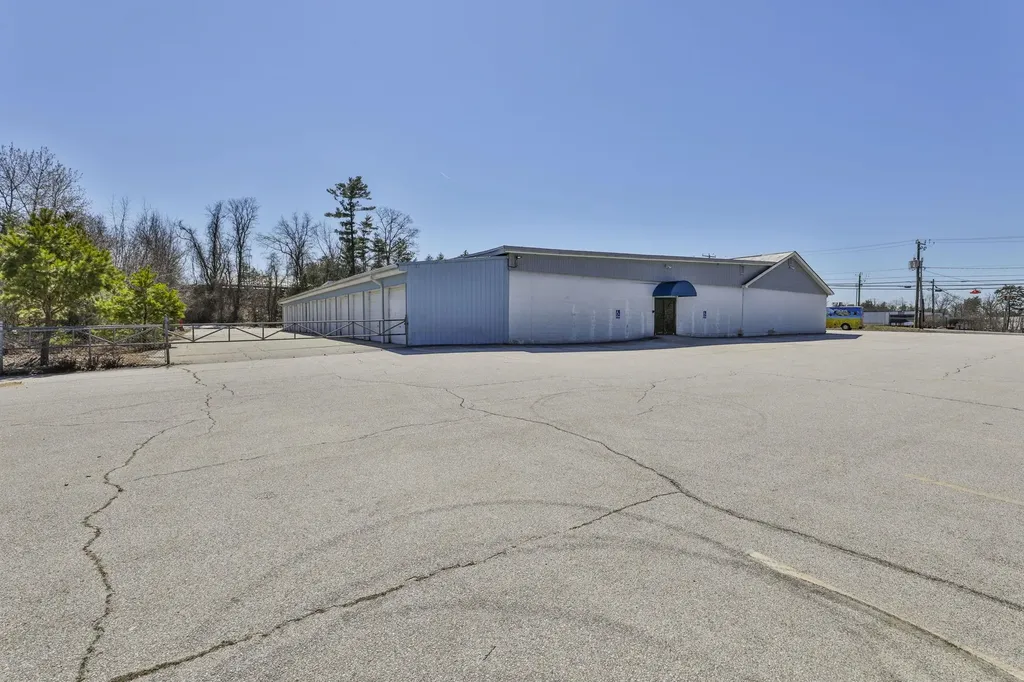 1371 Hooksett Road Hooksett NH 03106