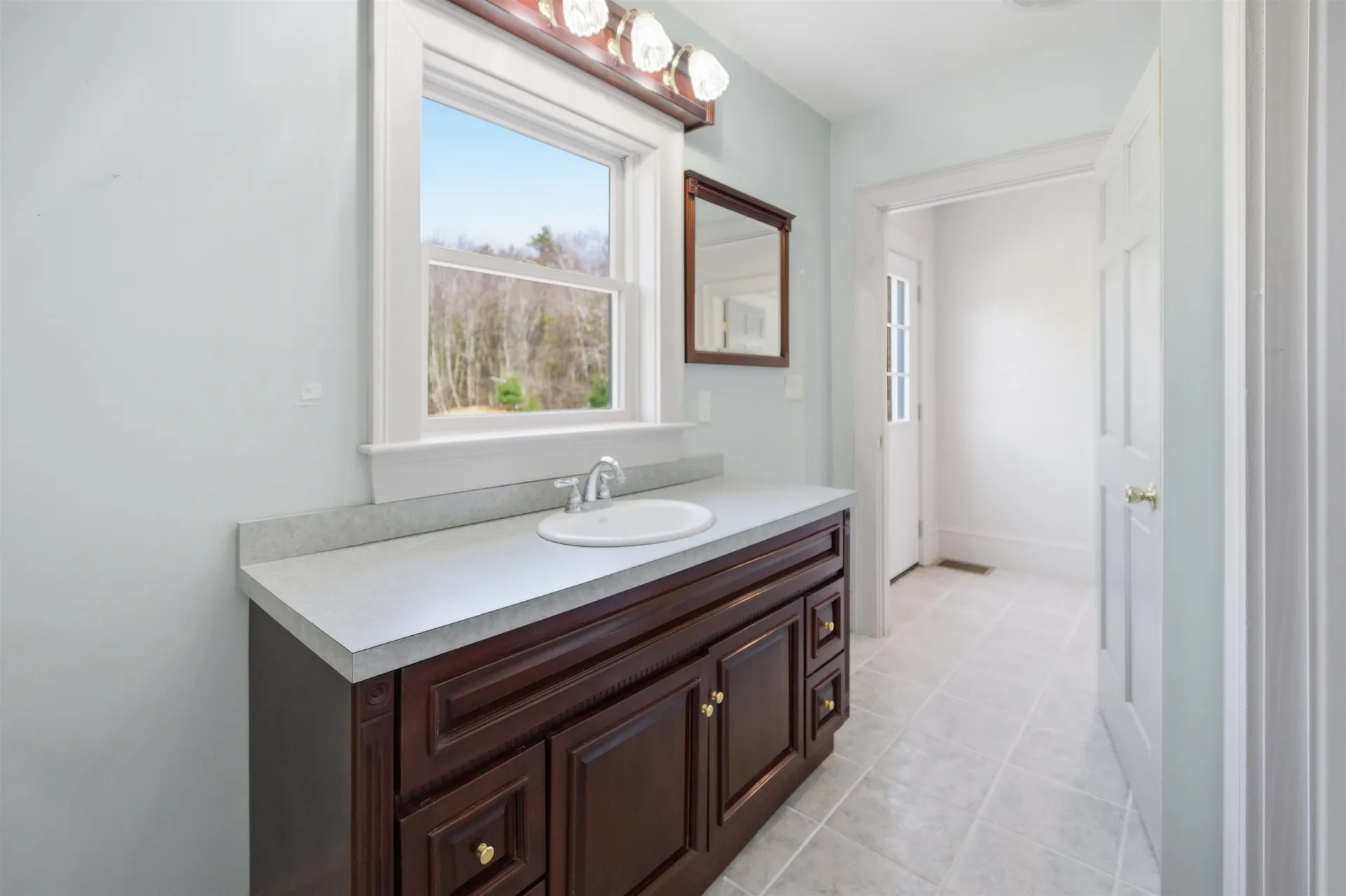 564 Main Street Fremont NH 03044