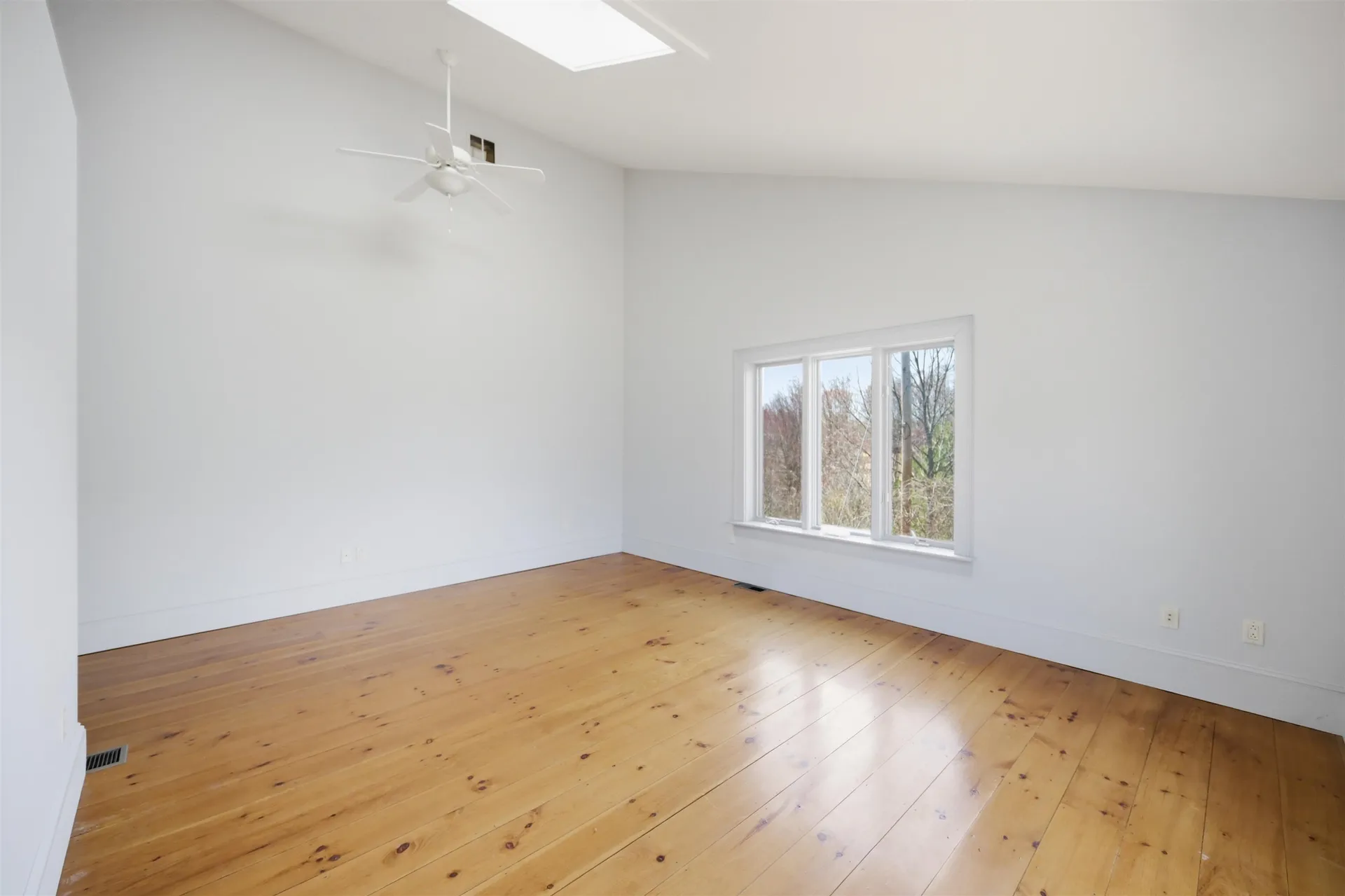 564 Main Street Fremont NH 03044