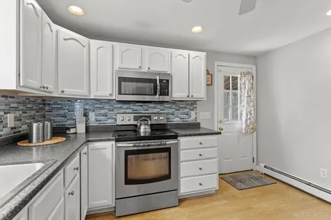 125 S Main Street Newton NH 03858