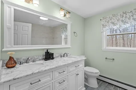 125 S Main Street Newton NH 03858