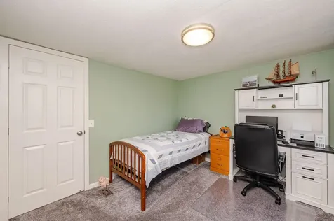 27 Ithica Lane Newmarket NH 03857