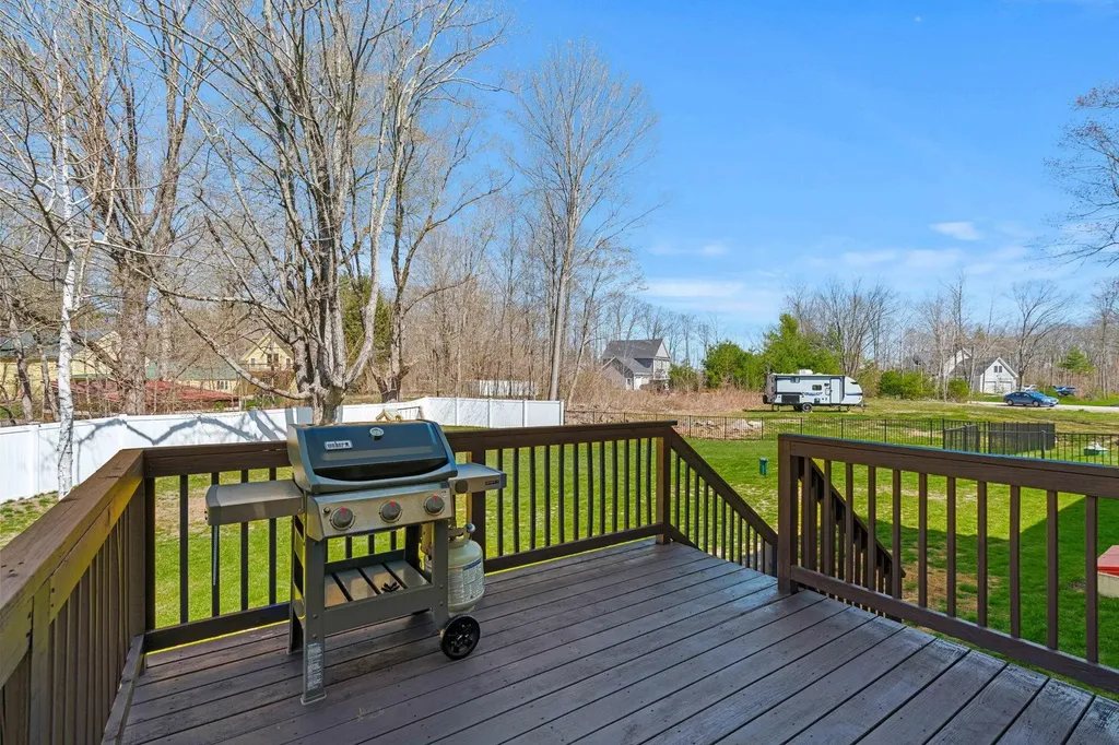 4 Overlook Drive Epping NH 03042