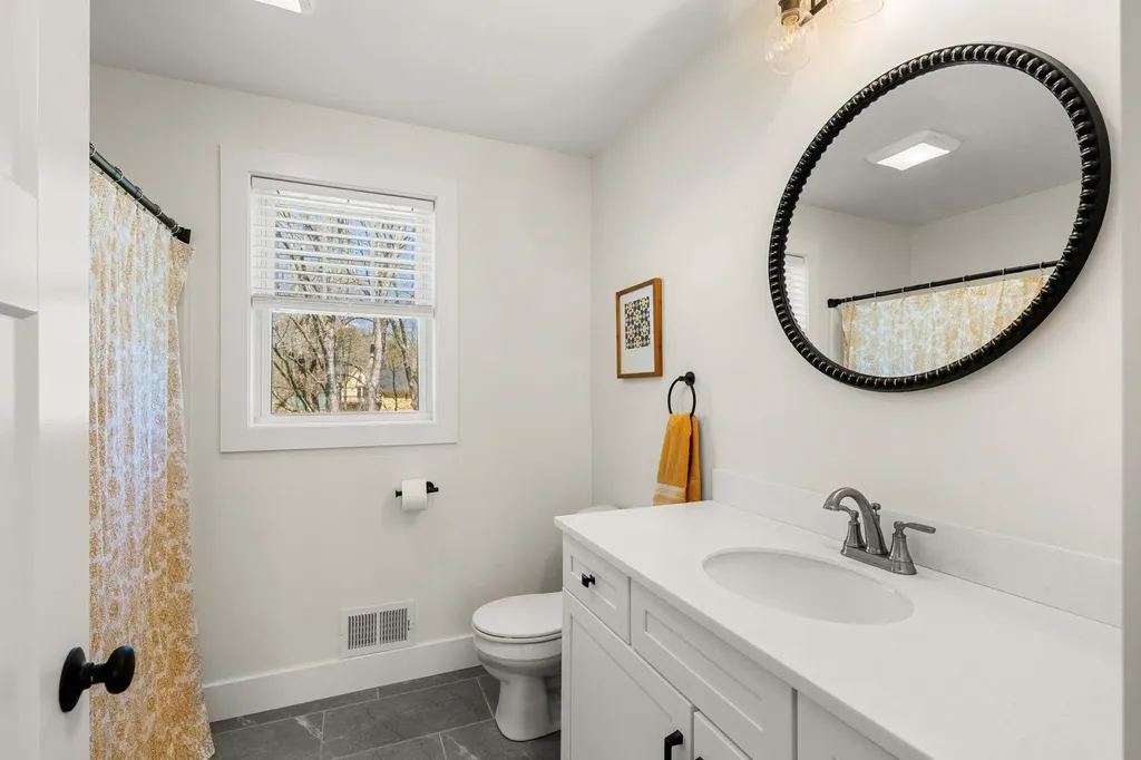4 Overlook Drive Epping NH 03042