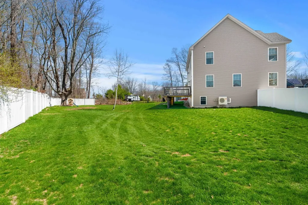 4 Overlook Drive Epping NH 03042
