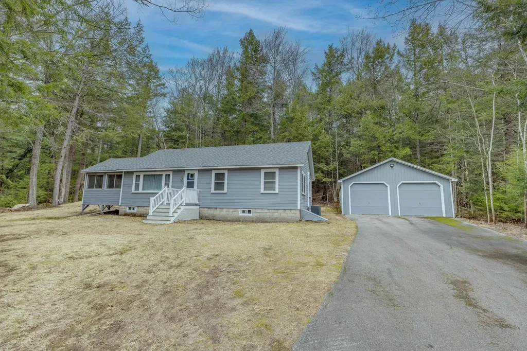 43 Beachwood Road Hebron NH 03241