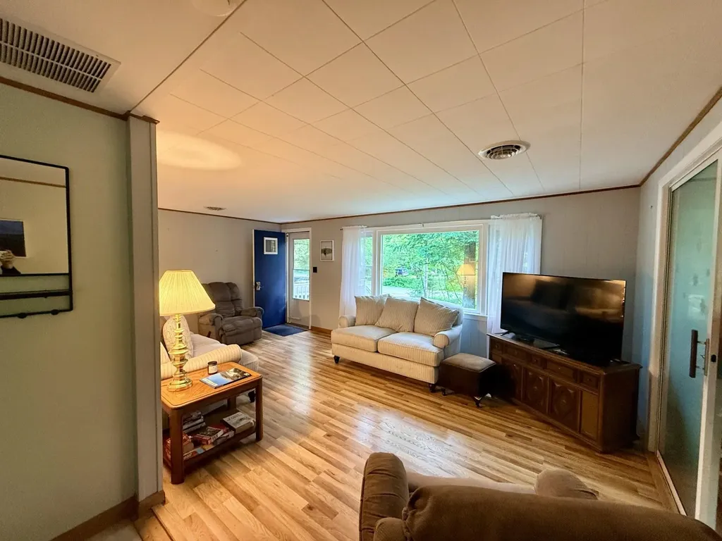 43 Beachwood Road Hebron NH 03241