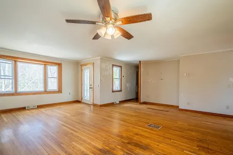 10 Beacon Street Londonderry NH 03053