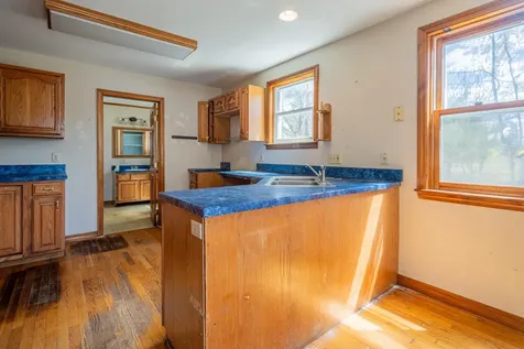 10 Beacon Street Londonderry NH 03053