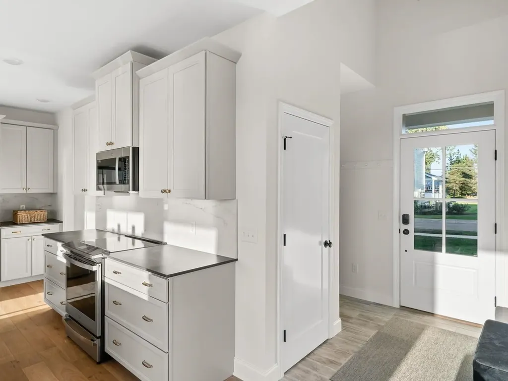 27 Leo Lane South Burlington VT 05403