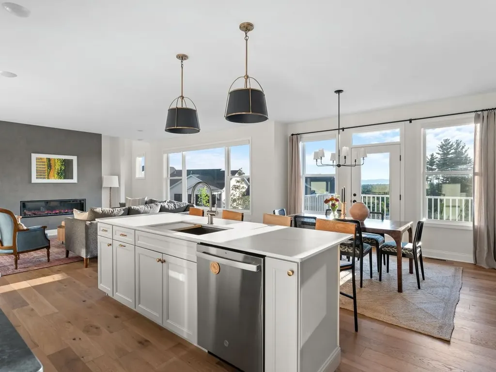 27 Leo Lane South Burlington VT 05403