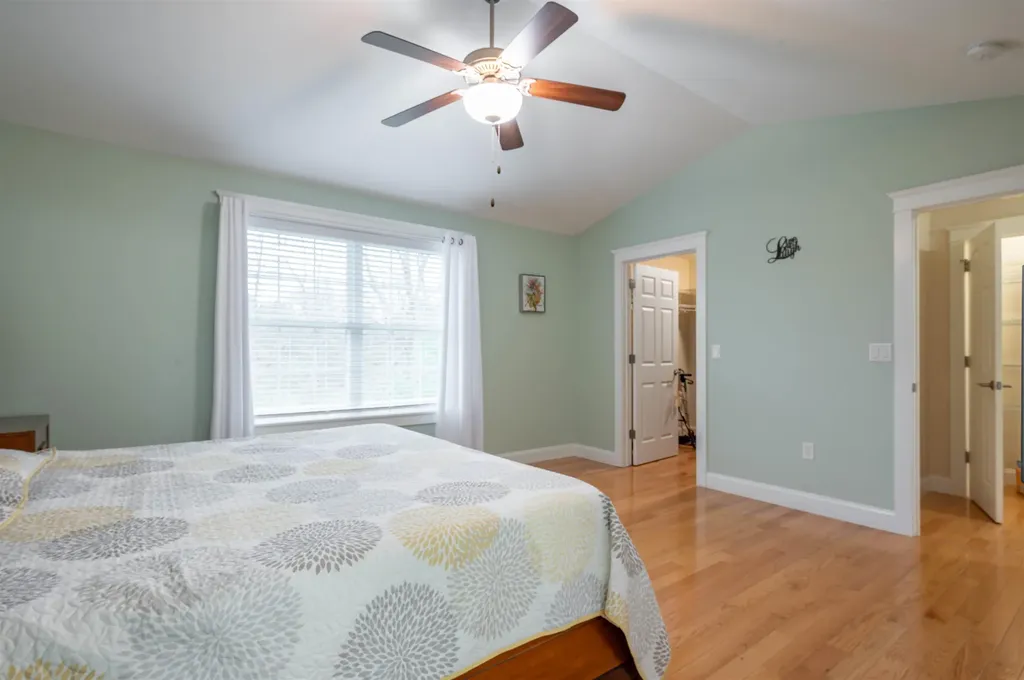 14 Weymouth Court Hudson NH 03051