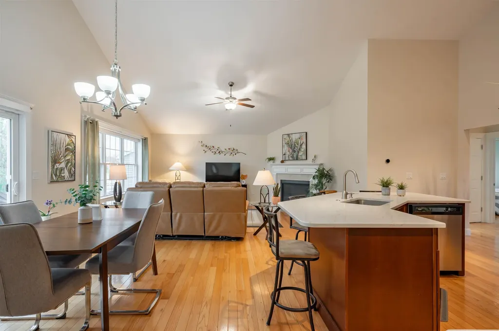 14 Weymouth Court Hudson NH 03051