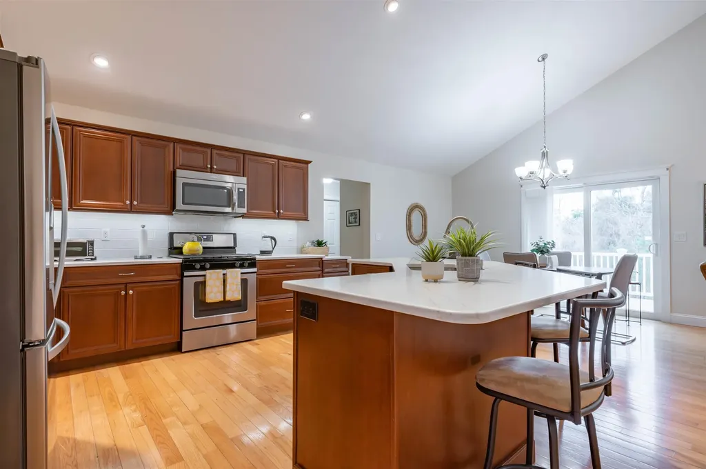14 Weymouth Court Hudson NH 03051
