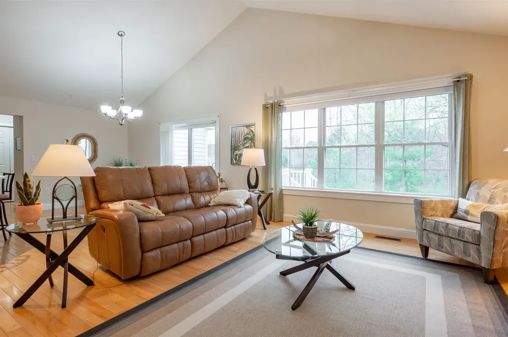 14 Weymouth Court Hudson NH 03051