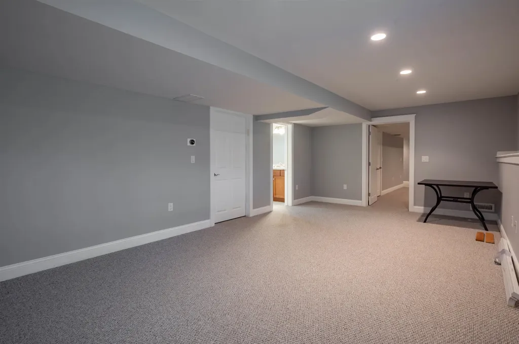 14 Weymouth Court Hudson NH 03051