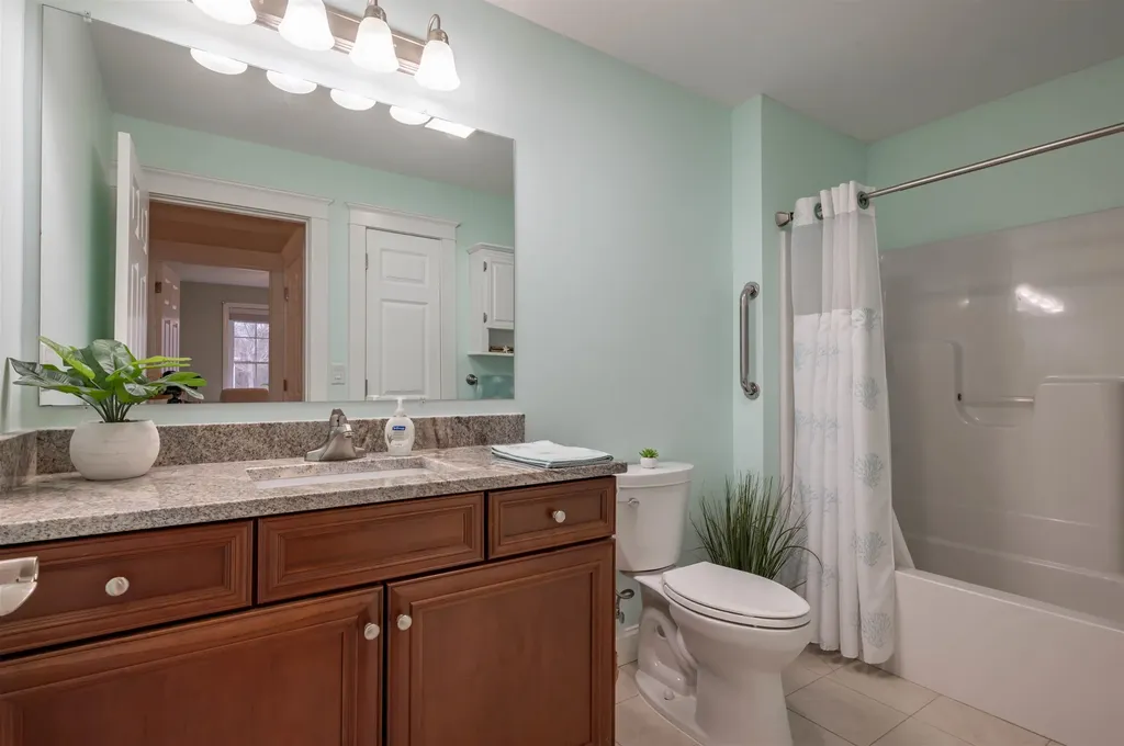 14 Weymouth Court Hudson NH 03051
