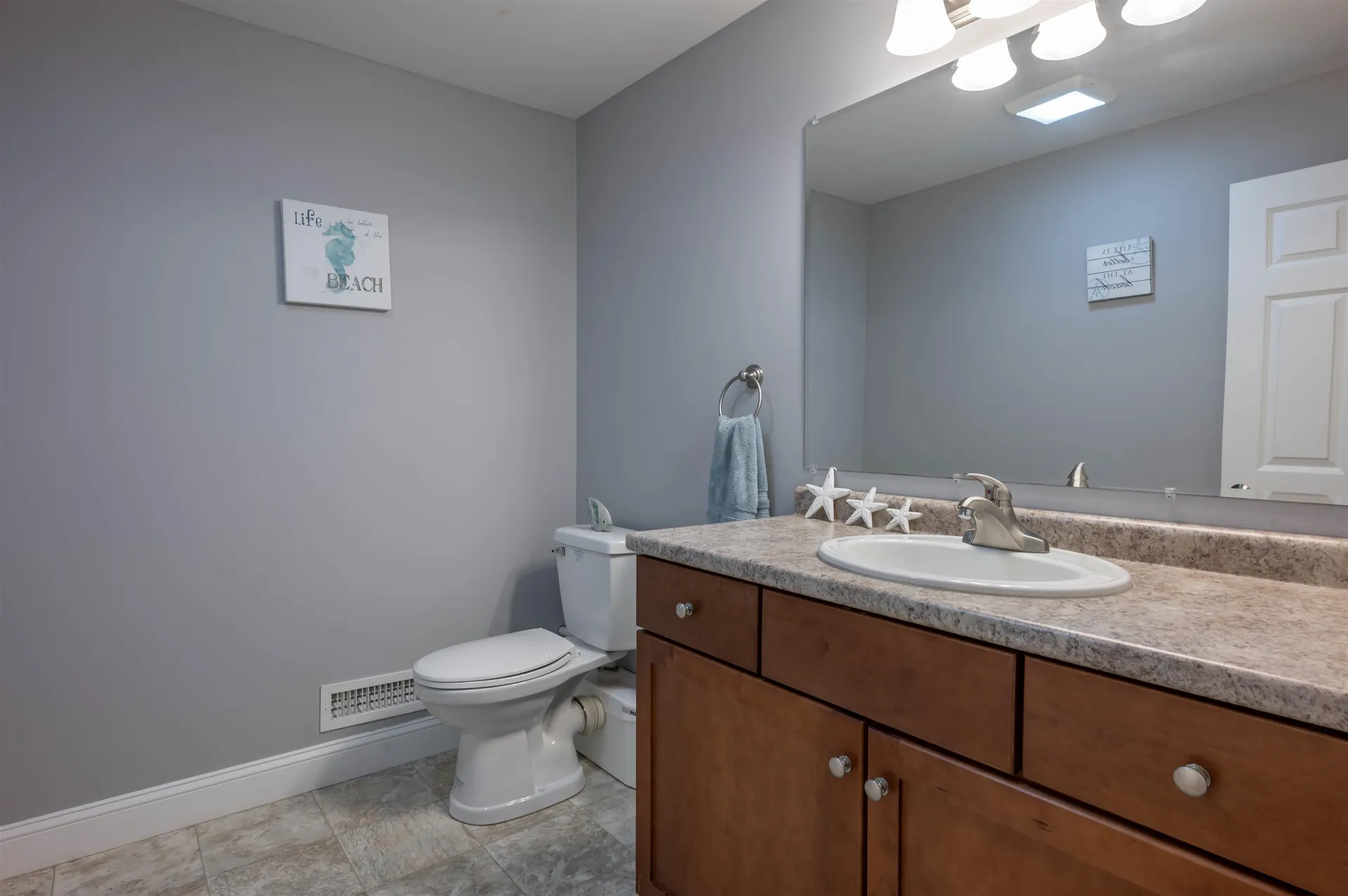 14 Weymouth Court Hudson NH 03051