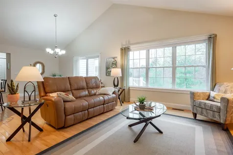 14 Weymouth Court Hudson NH 03051