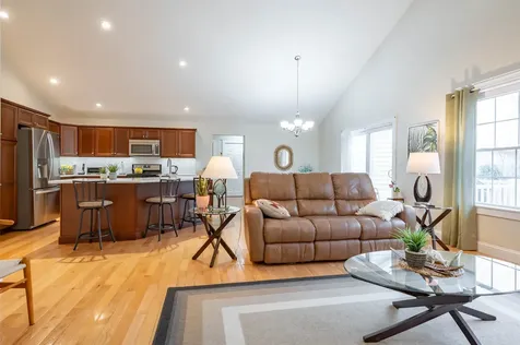 14 Weymouth Court Hudson NH 03051