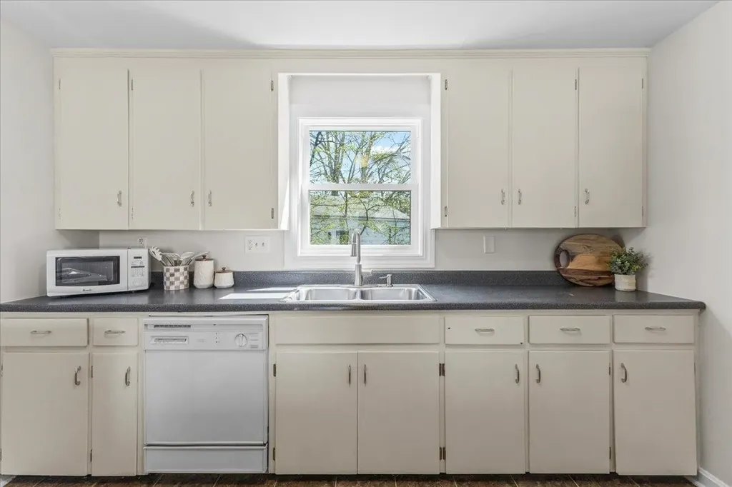 15 Abnaki Avenue Essex Junction VT 05452