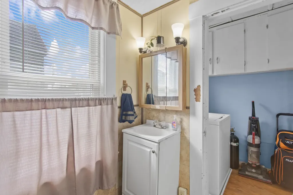 140 Douglas Street Manchester NH 03102