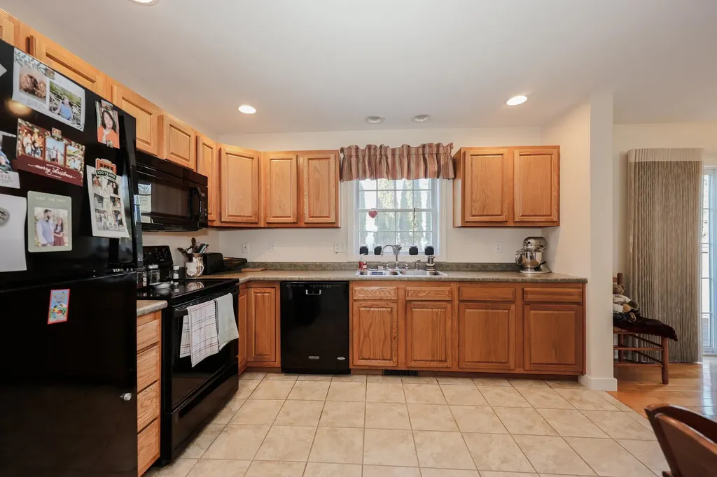 23 Abbey Road Brentwood NH 03833