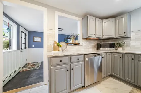 27 Courtland Street Nashua NH 03064
