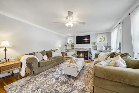 27 Courtland Street Nashua NH 03064