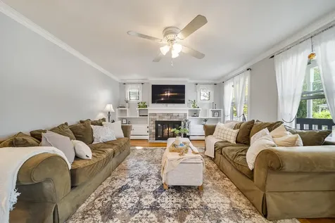 27 Courtland Street Nashua NH 03064