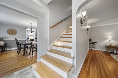 27 Courtland Street Nashua NH 03064