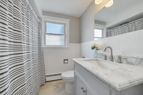 27 Courtland Street Nashua NH 03064