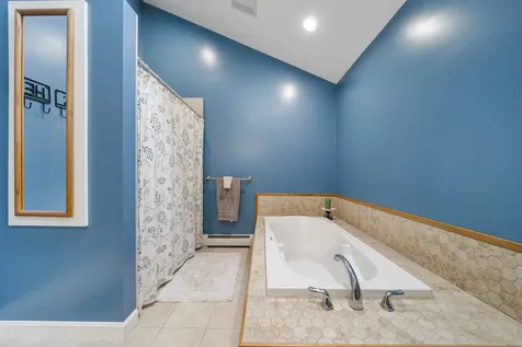 27 Courtland Street Nashua NH 03064