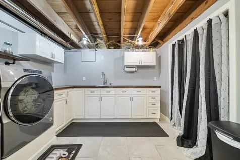 27 Courtland Street Nashua NH 03064