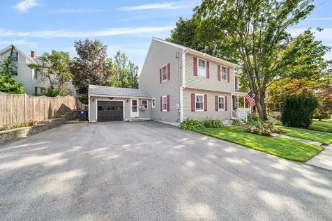 27 Courtland Street Nashua NH 03064