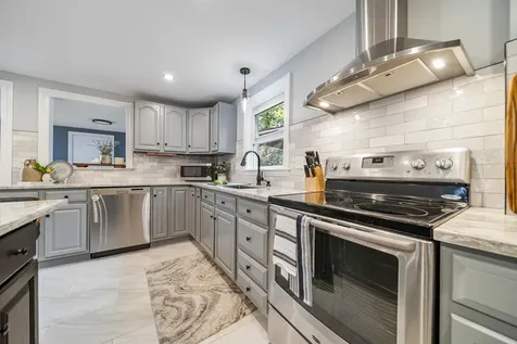 27 Courtland Street Nashua NH 03064