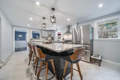 27 Courtland Street Nashua NH 03064