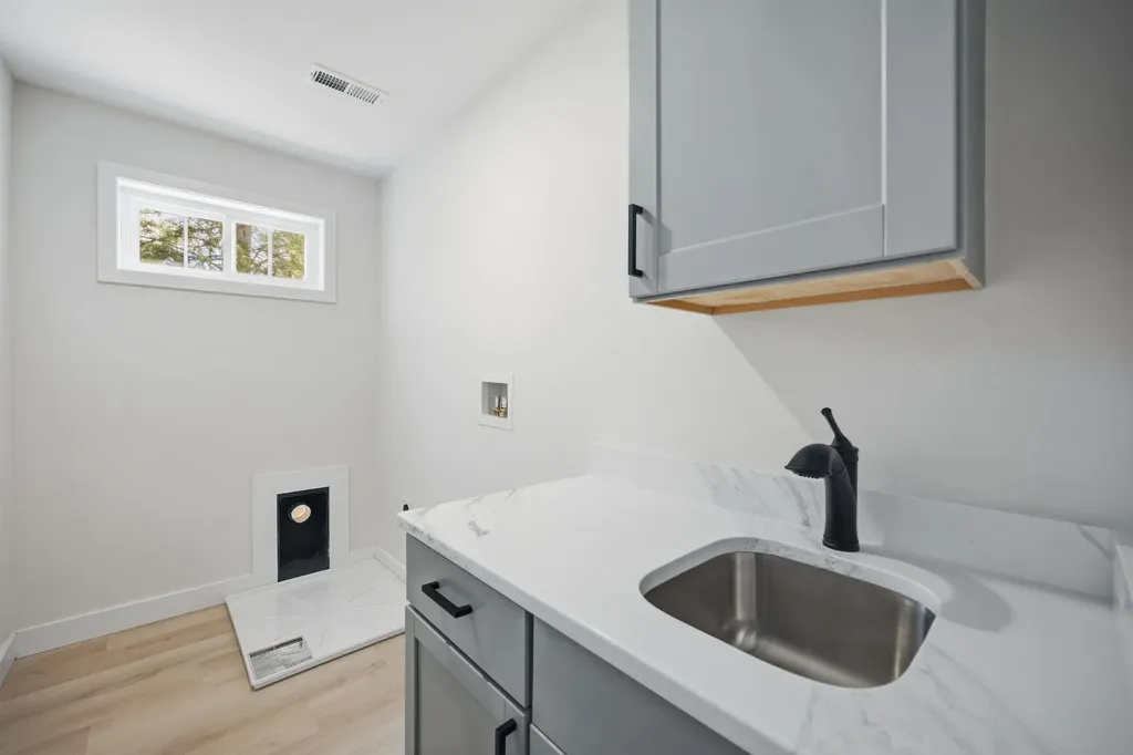 376 Turner Way Laconia NH 03246