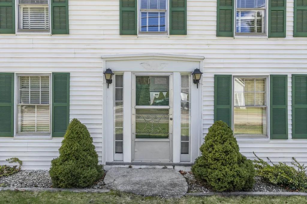 393 Wadleigh Falls Road Newmarket NH 03857