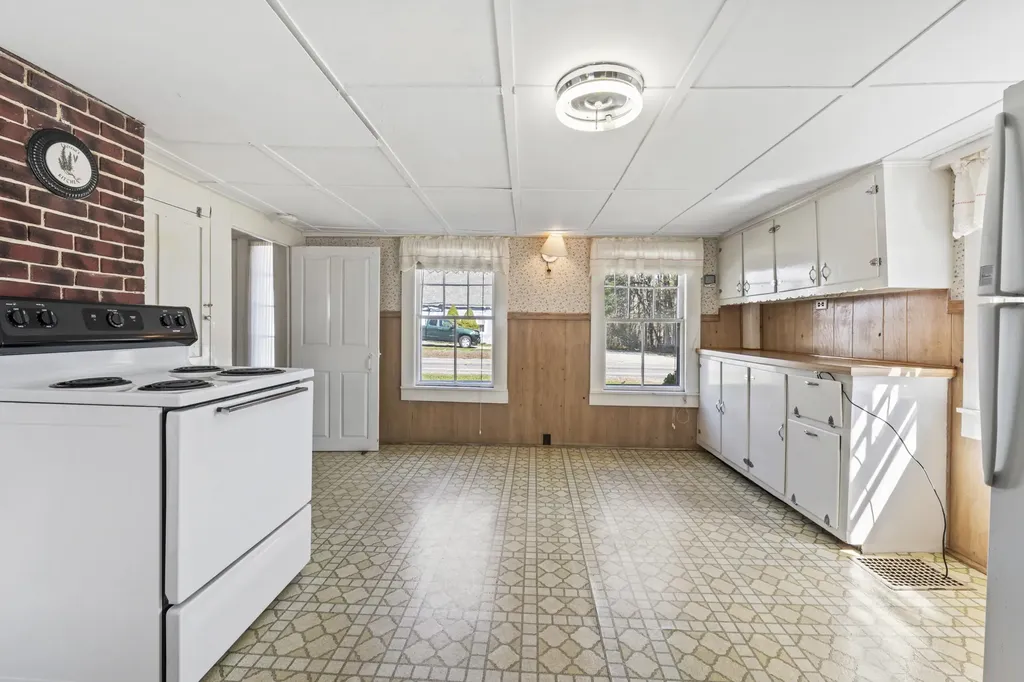 393 Wadleigh Falls Road Newmarket NH 03857