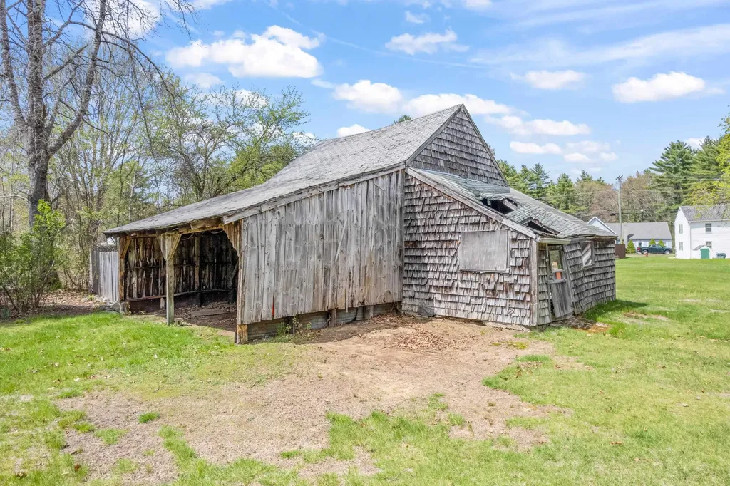 393 Wadleigh Falls Road Newmarket NH 03857