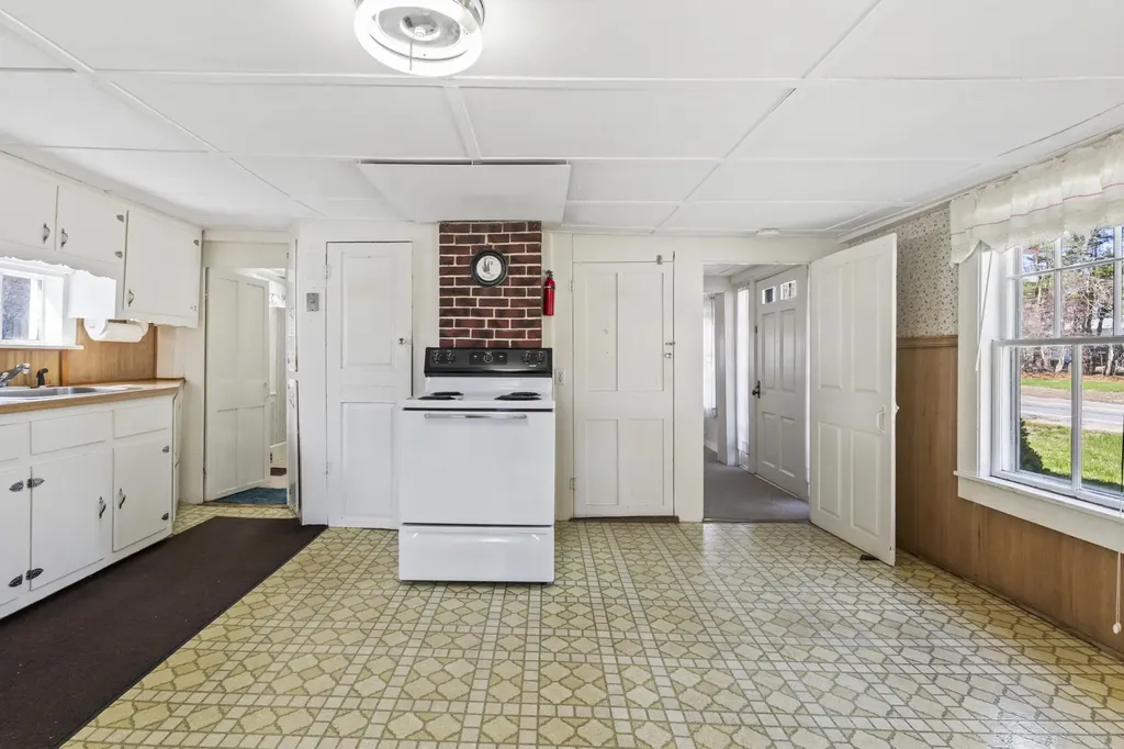 393 Wadleigh Falls Road Newmarket NH 03857