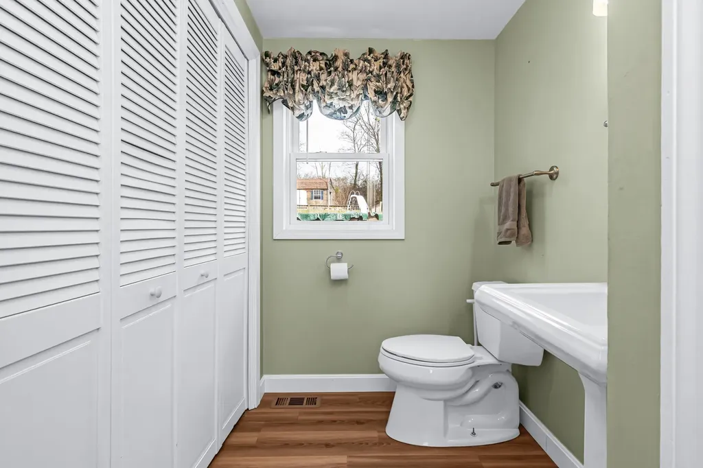 149 Barretts Hill Road Hudson NH 03051