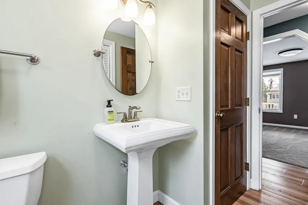 149 Barretts Hill Road Hudson NH 03051