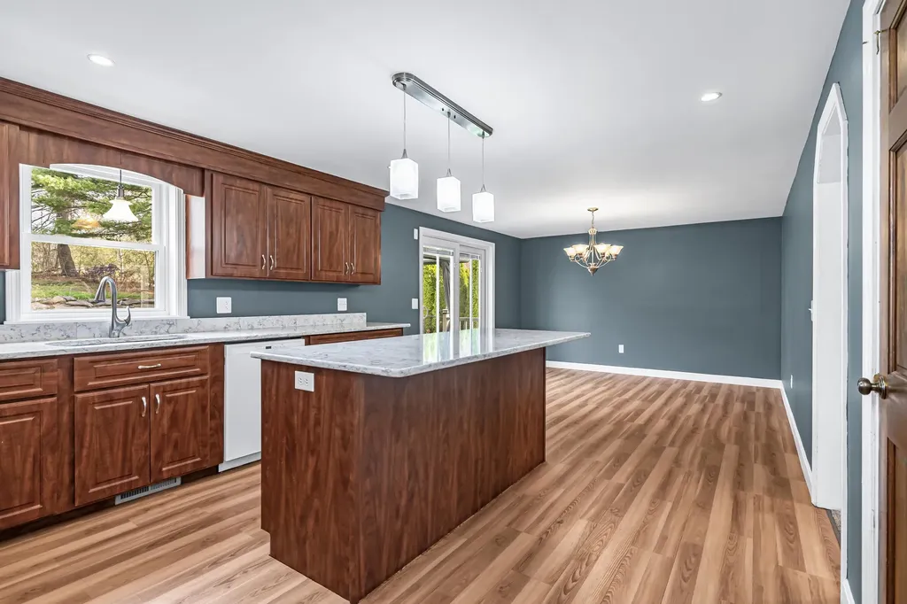 149 Barretts Hill Road Hudson NH 03051