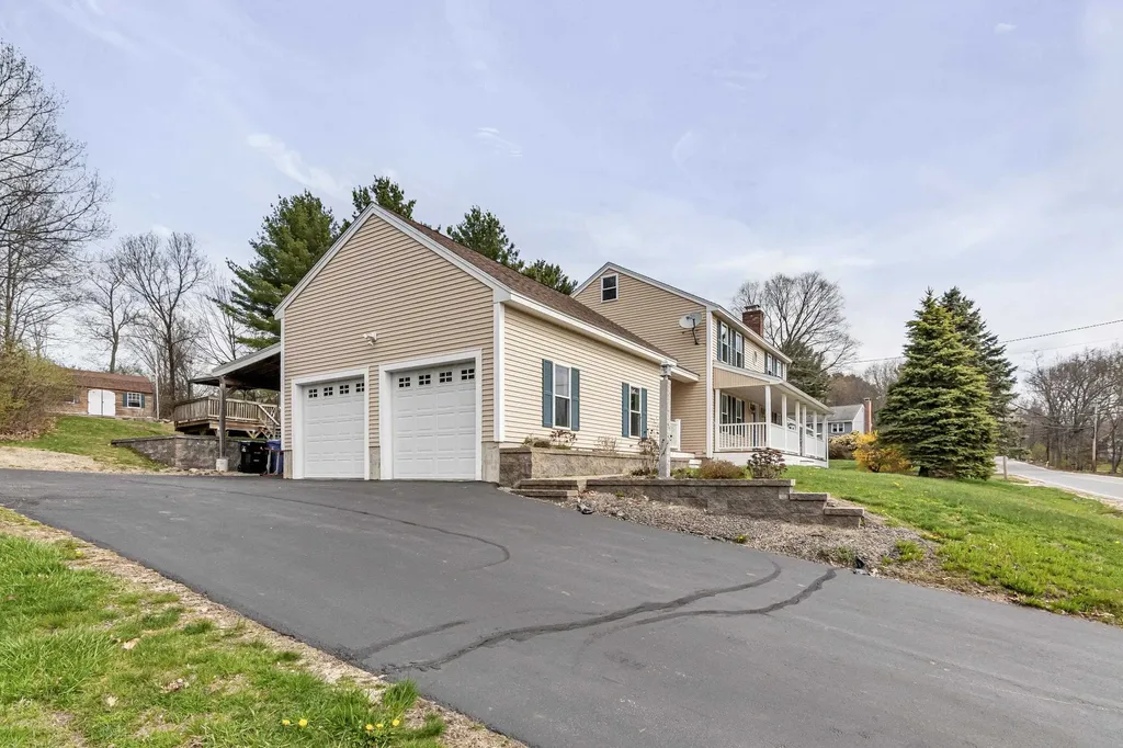 149 Barretts Hill Road Hudson NH 03051
