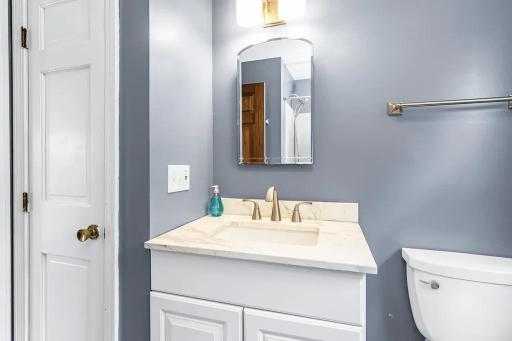 149 Barretts Hill Road Hudson NH 03051