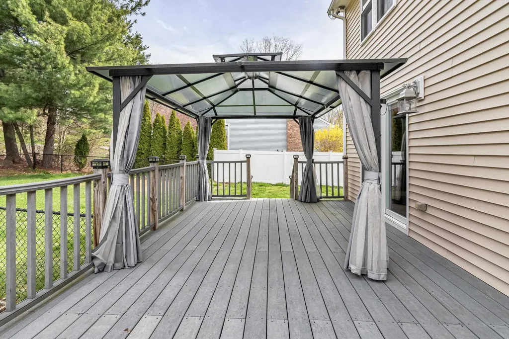 149 Barretts Hill Road Hudson NH 03051