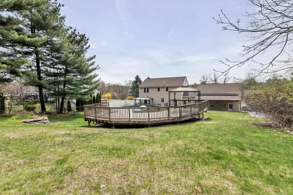 149 Barretts Hill Road Hudson NH 03051